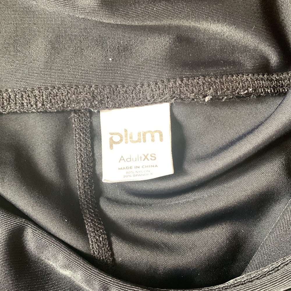 Plum gymnastic spandex shorts - Picture 3 of 4